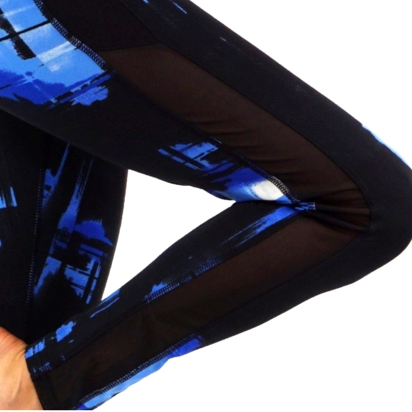 Yoga Pants Workout Leggings with Mesh Cutout - Picture 3 of 4